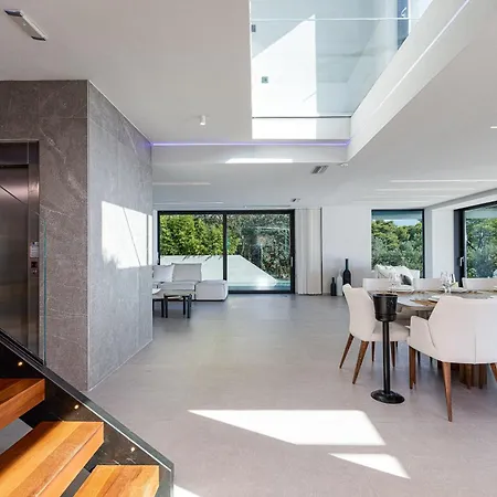Cavo Dago Villa *